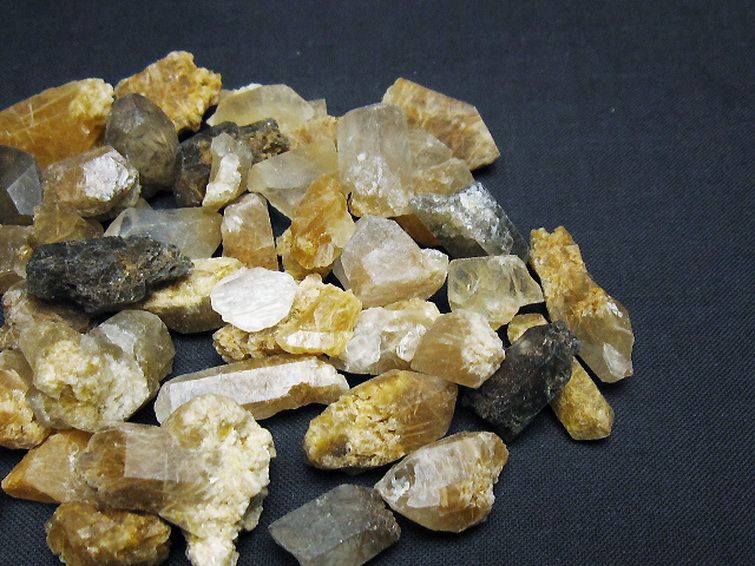 ルチル入り水晶原石[T626-1597] 2枚目