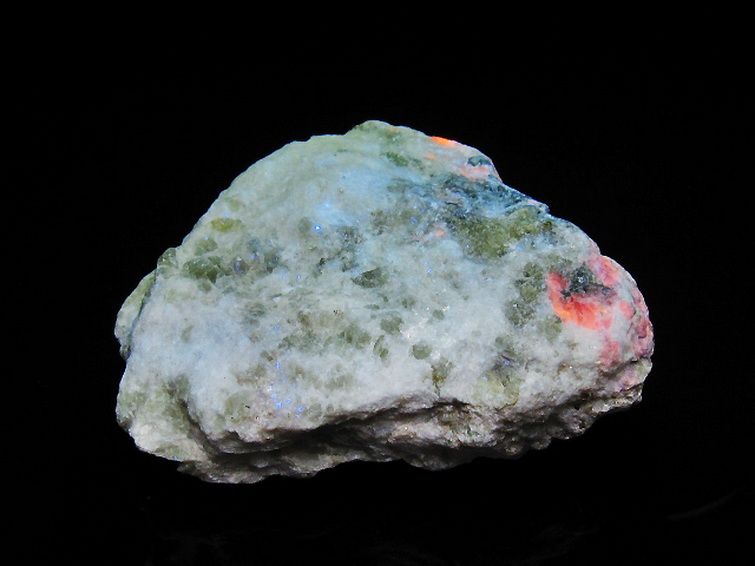 ハックマナイト 原石[T636-2080] 1枚目