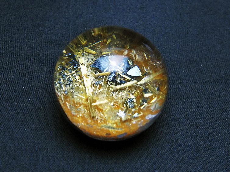天然石 ゴールドタイチンルチル入り水晶丸玉34mm[T637-4388] 2枚目