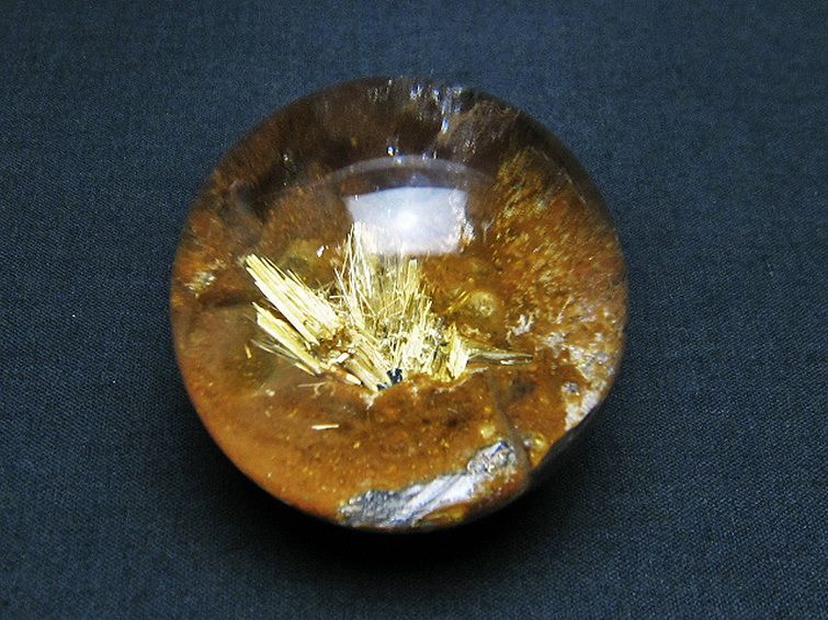 天然石 ゴールドタイチンルチル入り水晶丸玉42mm[T637-4440] 2枚目