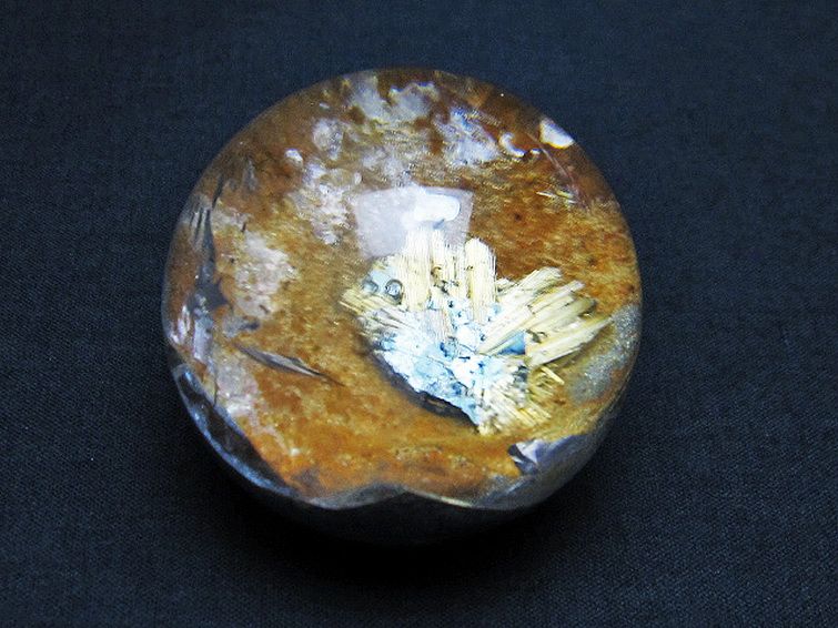 天然石 ゴールドタイチンルチル入り水晶丸玉43mm[T637-4449] 2枚目