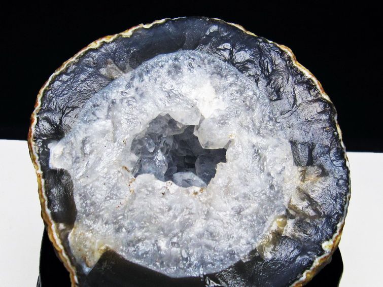 ウルグアイ産 アゲート水晶ドーム[T640-2140]