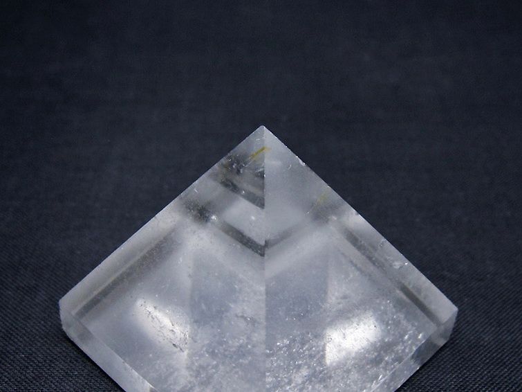 ヒマラヤ水晶ピラミッド [t648-3653]