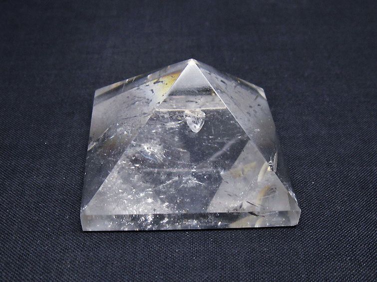 ヒマラヤ水晶ピラミッド [t648-3669]