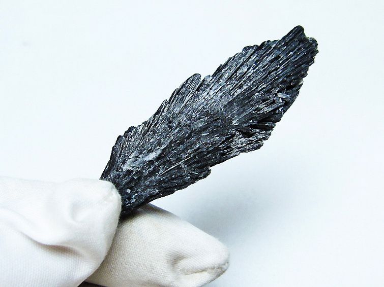 ブラック カイヤナイト 原石[T697-3902] 1枚目