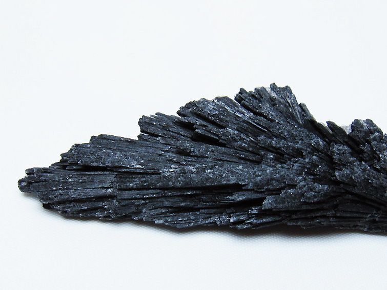 ブラック カイヤナイト 原石[T697-4166] 2枚目