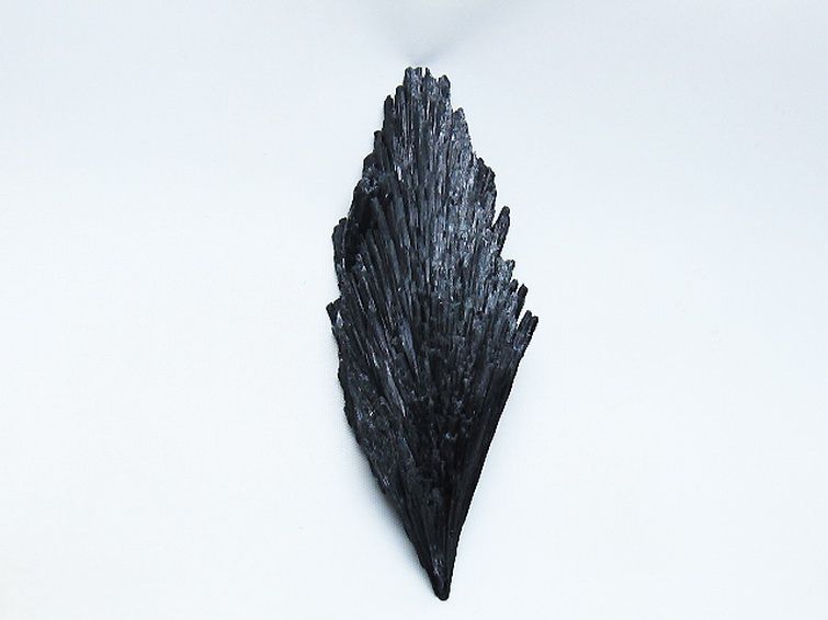 ブラック カイヤナイト 原石[T697-4175] 1枚目