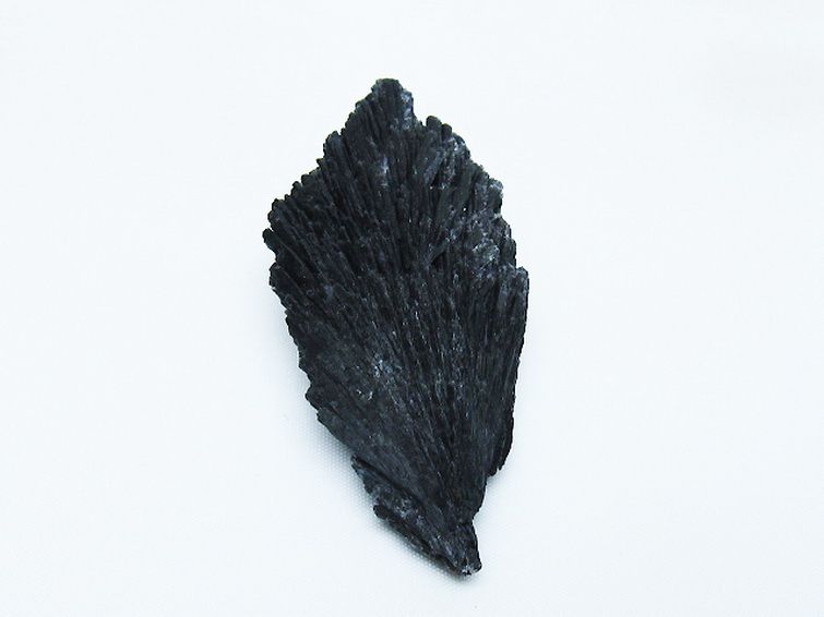 ブラック カイヤナイト 原石[T697-4181] 1枚目