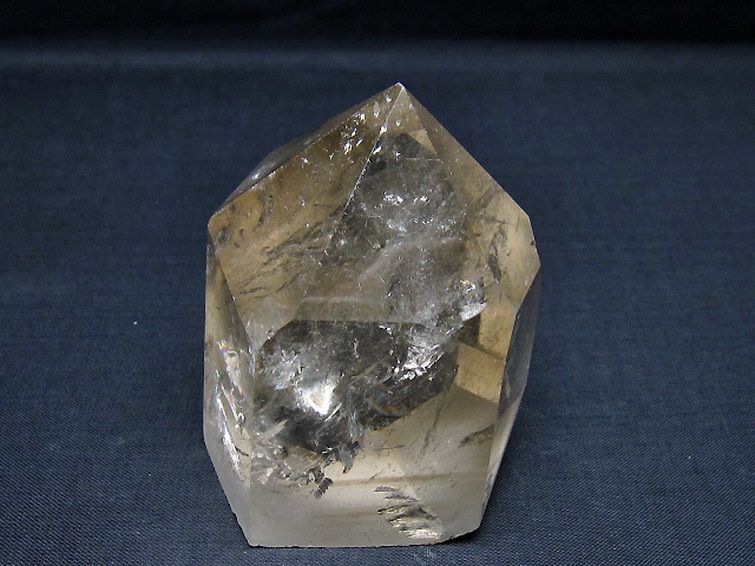 虹入りライトニング水晶ガーデン水晶六角柱 [t705-7611] 1枚目