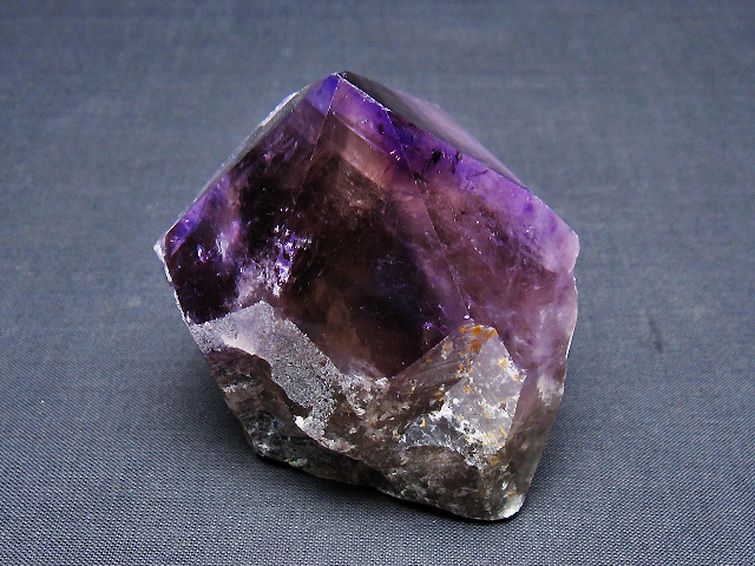 アメジスト六角柱[T720-1257] 1枚目