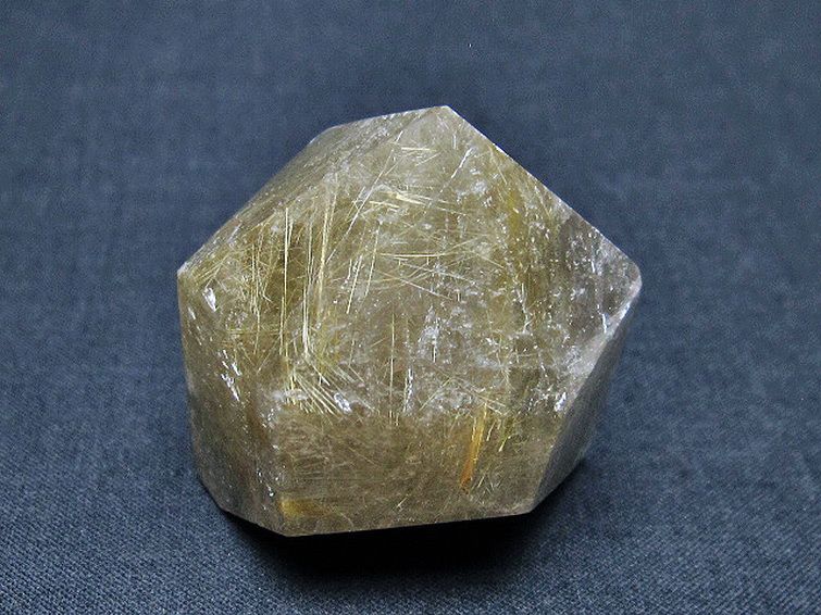 ゴールドタイチンルチル六角柱[T725-2500] 1枚目