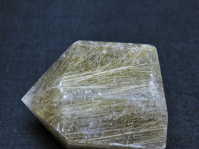 ゴールドタイチンルチル六角柱[T725-2500] 3枚目