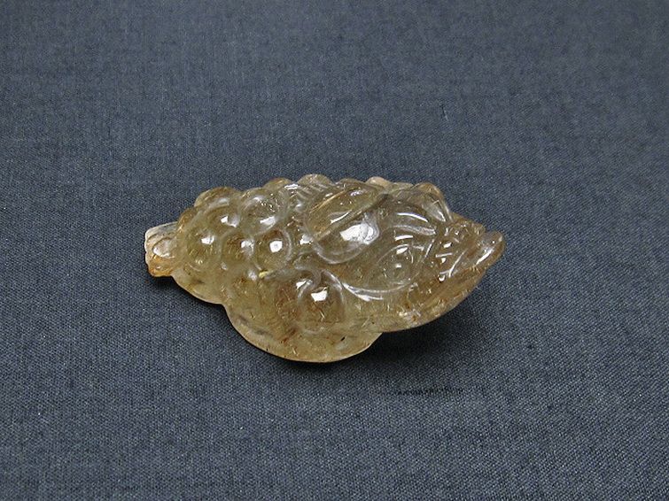 天然石 ルチルクォーツ（金針ルチル水晶） ガーデン入り 金蟾 置物[T801-422] 1枚目