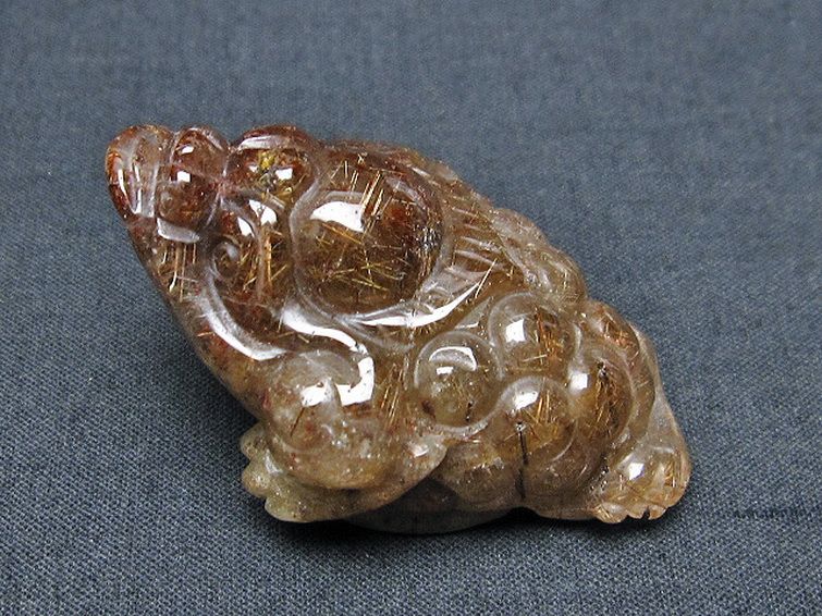 天然石 ルチルクォーツ（金針ルチル水晶） 金蟾 置物[T801-436] 2枚目