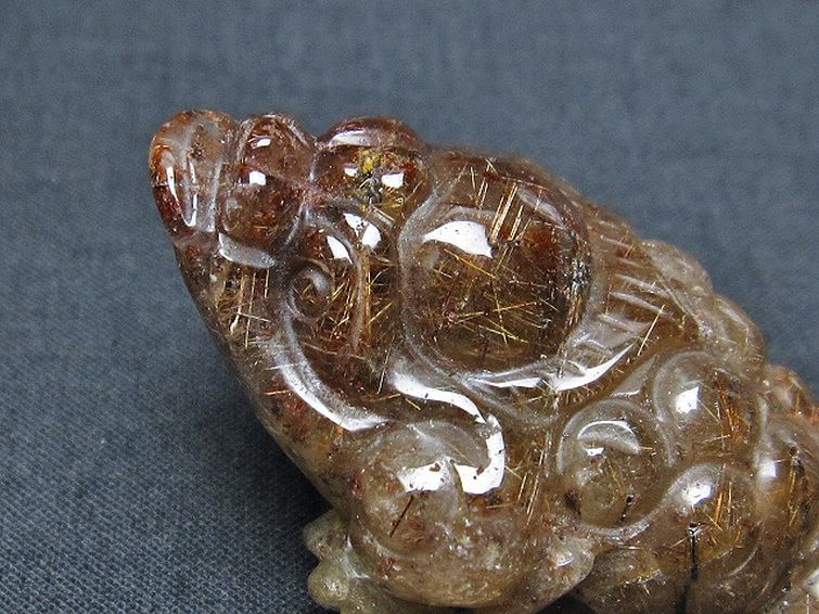天然石 ルチルクォーツ（金針ルチル水晶） 金蟾 置物[T801-436] 3枚目