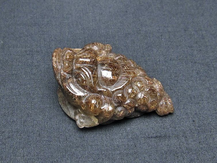 金針ルチル水晶 金蟾 置物[T801-473] 1枚目