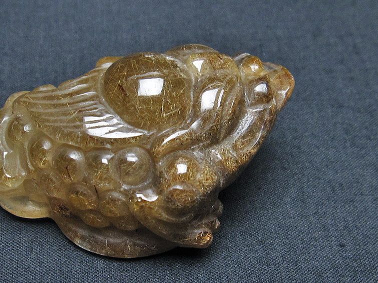 天然石 ルチルクォーツ（金針ルチル水晶） 金蟾 置物[T801-475] 2枚目