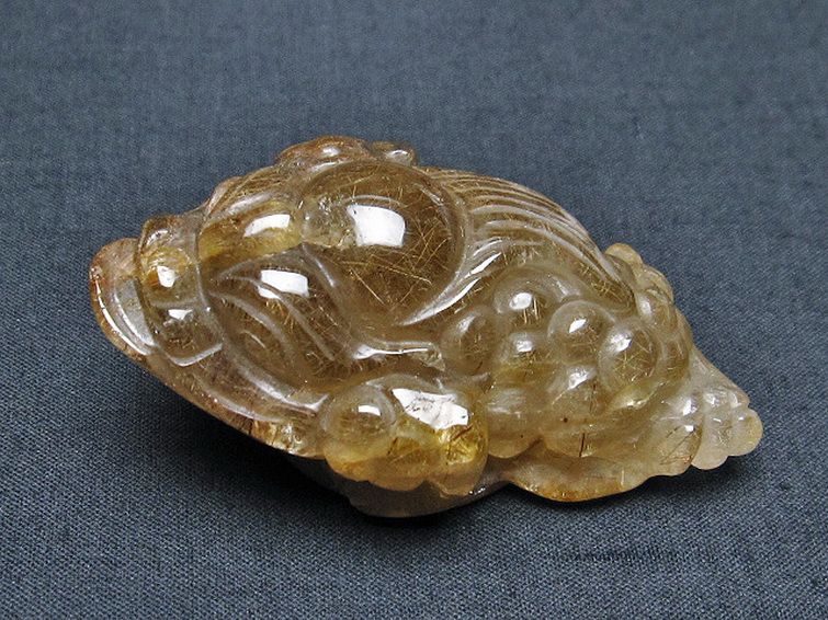 天然石 ルチルクォーツ（金針ルチル水晶） 金蟾 置物[T801-475] 3枚目