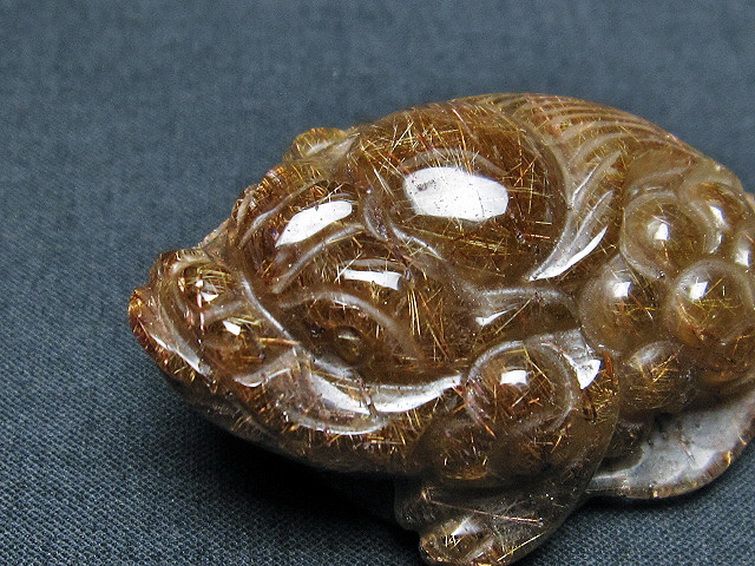 天然石 ルチルクォーツ（金針ルチル水晶） 金蟾 置物[T801-507] 2枚目
