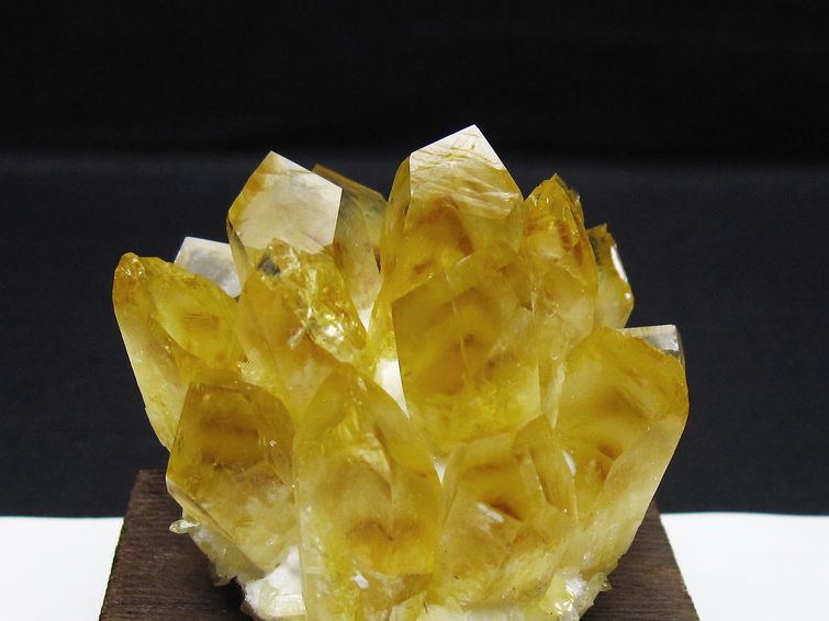 黄水晶 イエロークォーツ クラスター [t802-6321]