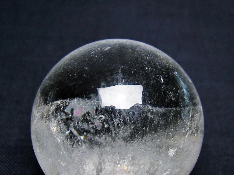 ☆極上別格品☆大玉レインボー ヒマラヤ水晶 丸玉　73㎜ 虹入りヒマラヤ水晶丸玉 24mm [T317-4146]